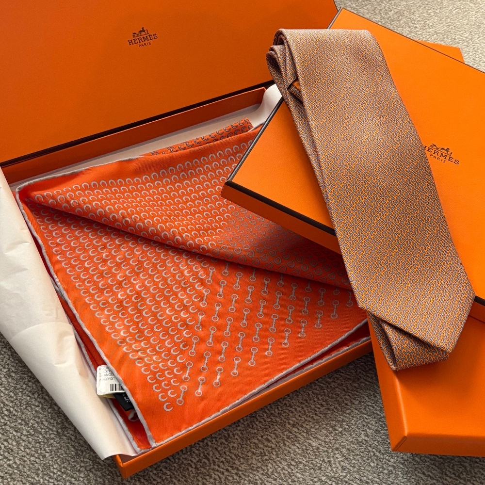 NEW! Hermes Tie and pocket square